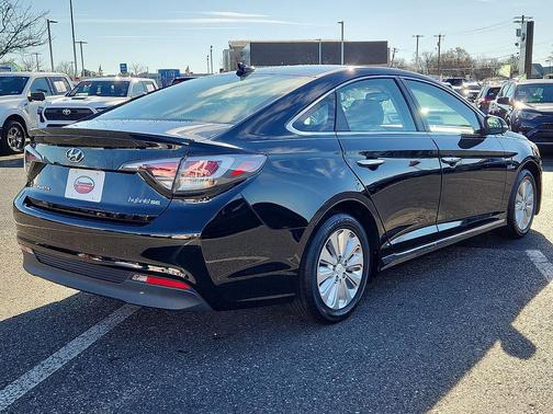 2017 Hyundai SONATA Hybrid SE