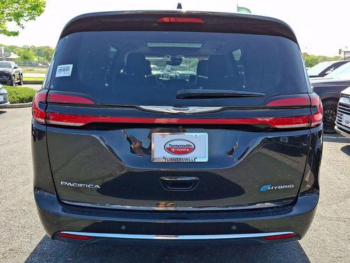 Brilliant Black Crystal Pearlcoat 2023 Chrysler Pacifica Hybrid Limited