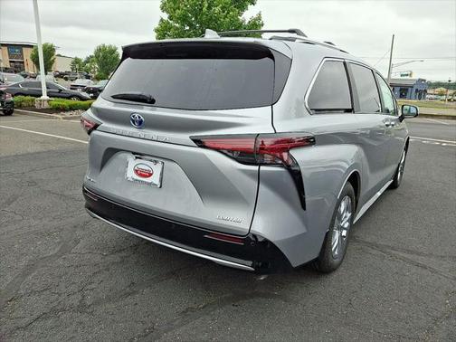 2025 Toyota Sienna Limited 7-Passenger