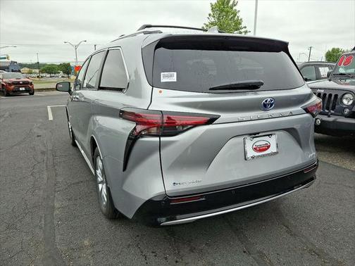 2025 Toyota Sienna Limited 7-Passenger
