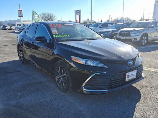 2022 Toyota Camry Hybrid XLE