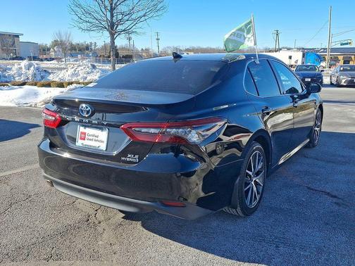 2022 Toyota Camry Hybrid XLE
