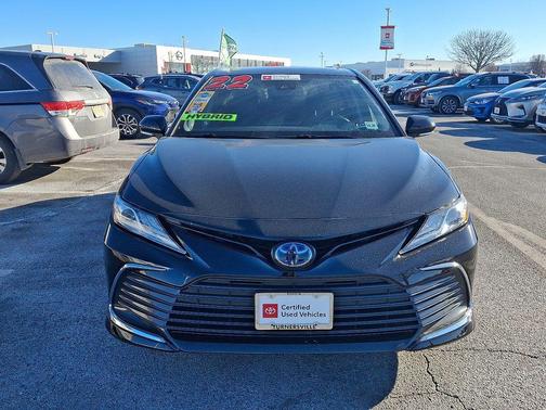 2022 Toyota Camry Hybrid XLE