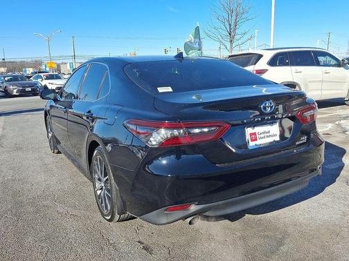 2022 Toyota Camry Hybrid XLE