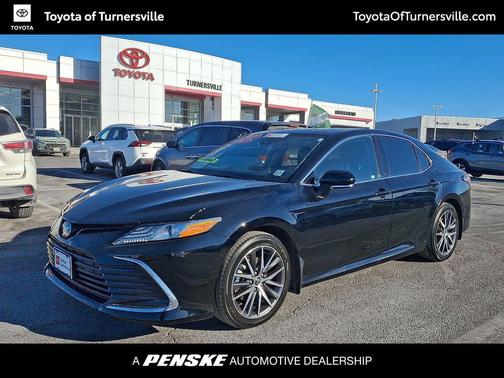 2022 Toyota Camry Hybrid XLE