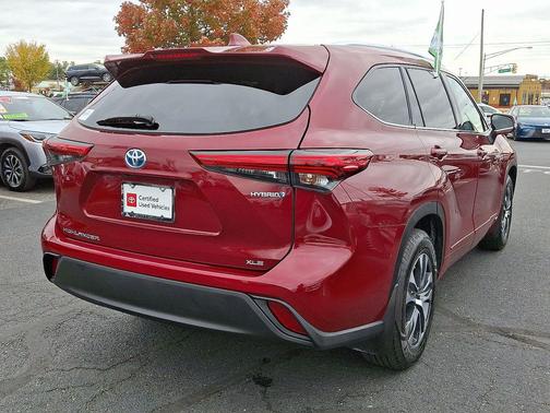 2021 Toyota Highlander Hybrid XLE