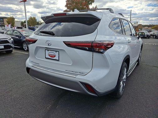 Wind Chill Pearl 2026 Toyota Highlander Platinum