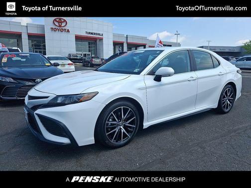 Ice Cap 2024 Toyota Camry SE