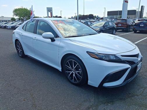 Ice Cap 2024 Toyota Camry SE