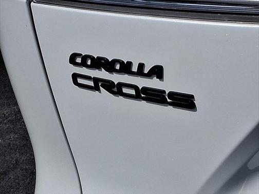 2025 Toyota Corolla Cross LE