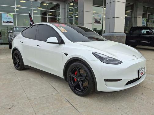 Pearl White Multi-Coat 2023 Tesla Model Y Performance Dual Motor All-Wheel Drive