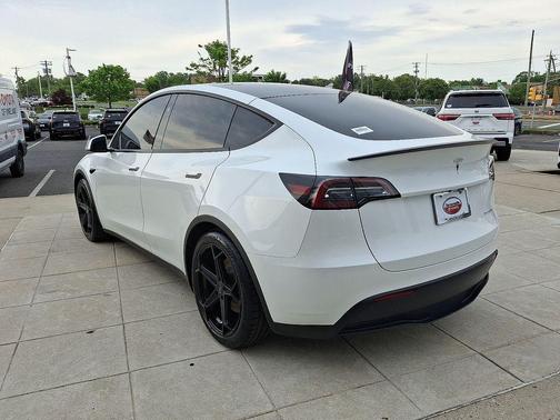 Pearl White Multi-Coat 2023 Tesla Model Y Performance Dual Motor All-Wheel Drive