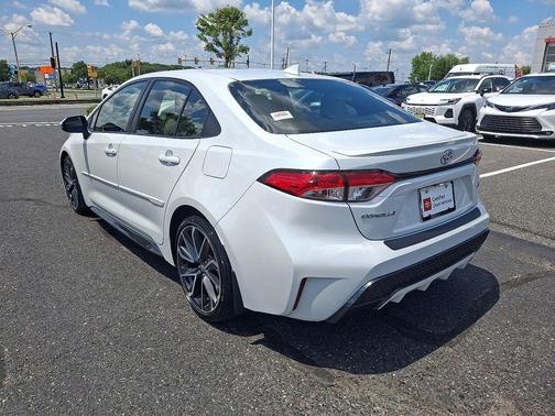 Wind Chill Pearl 2022 Toyota Corolla SE