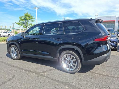 Midnight Black Metallic 2026 Toyota Grand Highlander Platinum