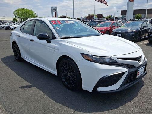 Super White 2021 Toyota Camry SE
