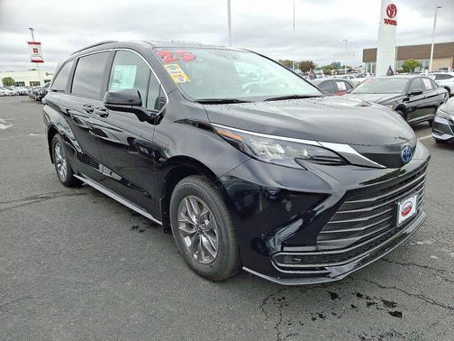 2025 Toyota Sienna LE
