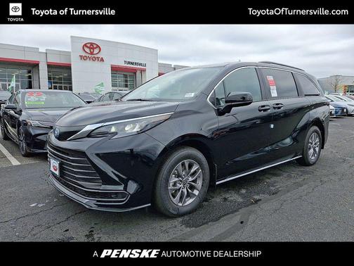 2025 Toyota Sienna LE