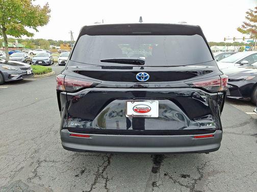 2025 Toyota Sienna LE