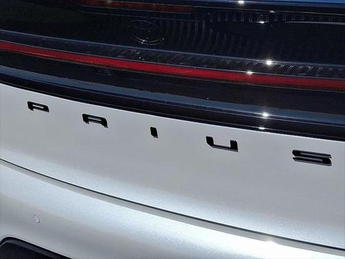 2025 Toyota Prius L