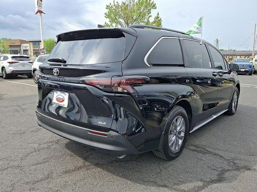 Midnight Black Metallic 2026 Toyota Sienna XLE