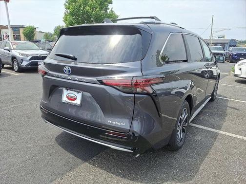 2025 Toyota Sienna Platinum 7 Passenger