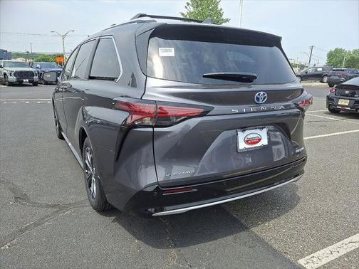 2025 Toyota Sienna Platinum 7 Passenger