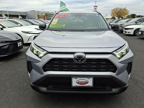 2025 Toyota RAV4 Hybrid SE
