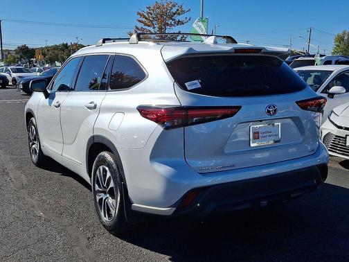 2022 Toyota Highlander Hybrid XLE