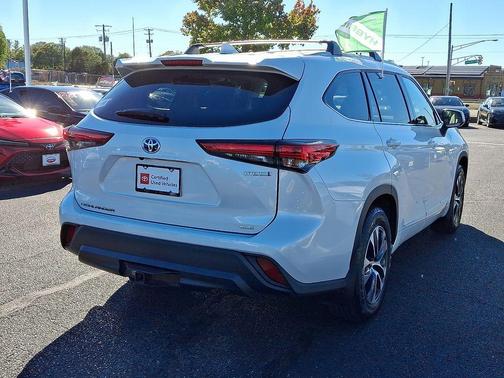 2022 Toyota Highlander Hybrid XLE