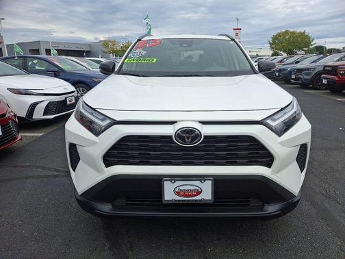 2025 Toyota RAV4 Hybrid XLE
