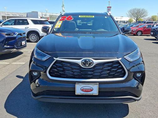 Midnight Black Metallic 2026 Toyota Highlander Hybrid XLE
