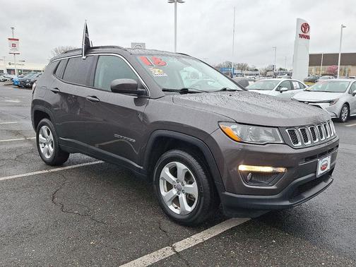 Granite Crystal Metallic Clearcoat 2018 Jeep Compass Latitude