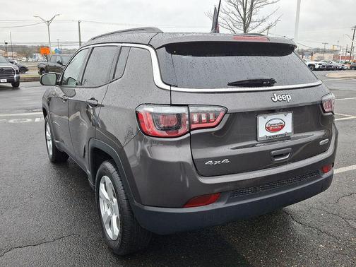 Granite Crystal Metallic Clearcoat 2018 Jeep Compass Latitude