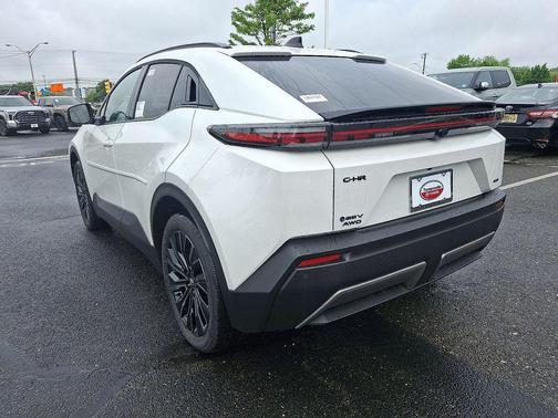 Wind Chill Pearl 2026 Toyota C-HR XSE