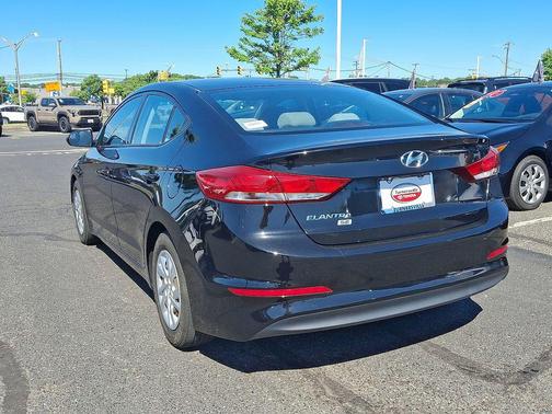 Phantom Black 2018 Hyundai ELANTRA SE