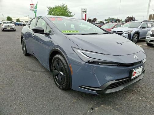 2025 Toyota Prius LE