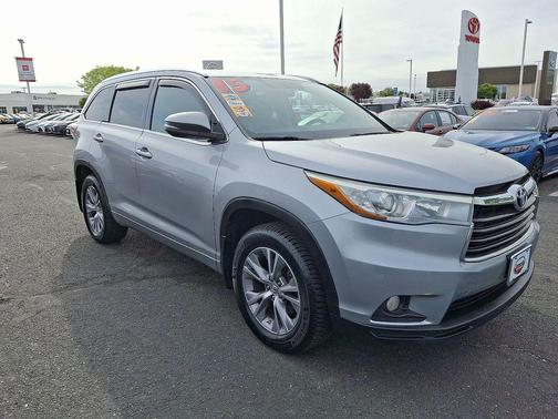 Silver Sky Metallic 2015 Toyota Highlander XLE