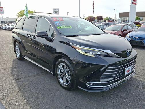 Midnight Black Metallic 2022 Toyota Sienna Platinum