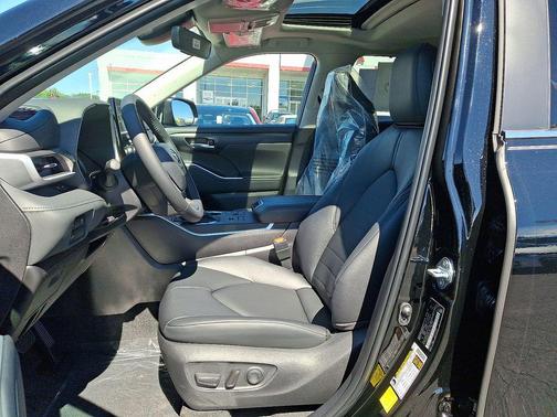 2025 Toyota Highlander XLE
