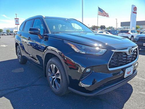 2025 Toyota Highlander XLE