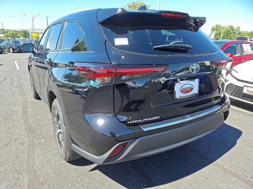2025 Toyota Highlander XLE