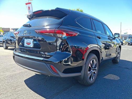 2025 Toyota Highlander XLE