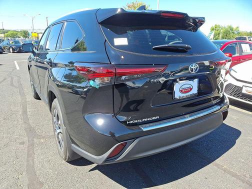 2025 Toyota Highlander XLE