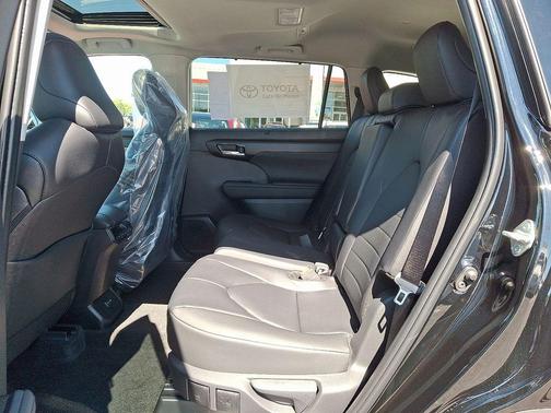 2025 Toyota Highlander XLE