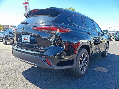 2025 Toyota Highlander XLE