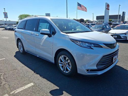 Wind Chill Pearl 2026 Toyota Sienna Limited