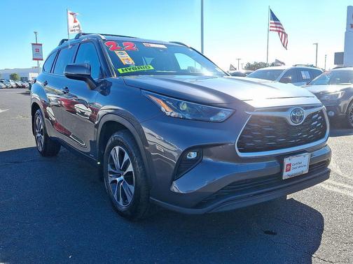 2022 Toyota Highlander Hybrid XLE