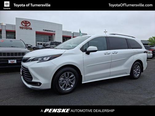 2025 Toyota Sienna XLE 8 Passenger