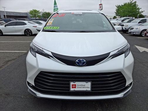 2025 Toyota Sienna XLE 8 Passenger