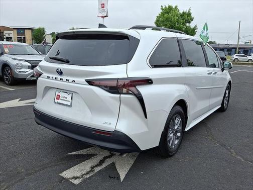 2025 Toyota Sienna XLE 8 Passenger